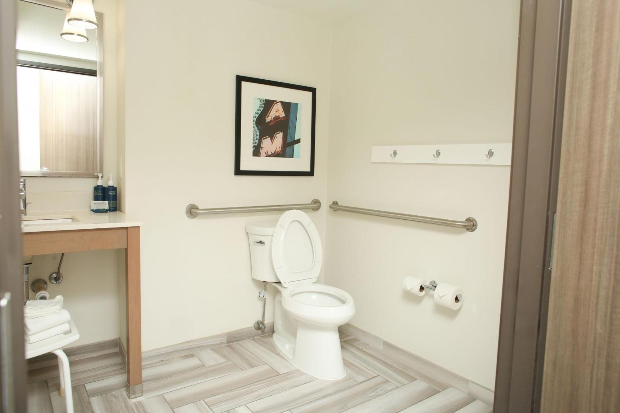 Four Points By Sheraton Мидланд Екстериор снимка