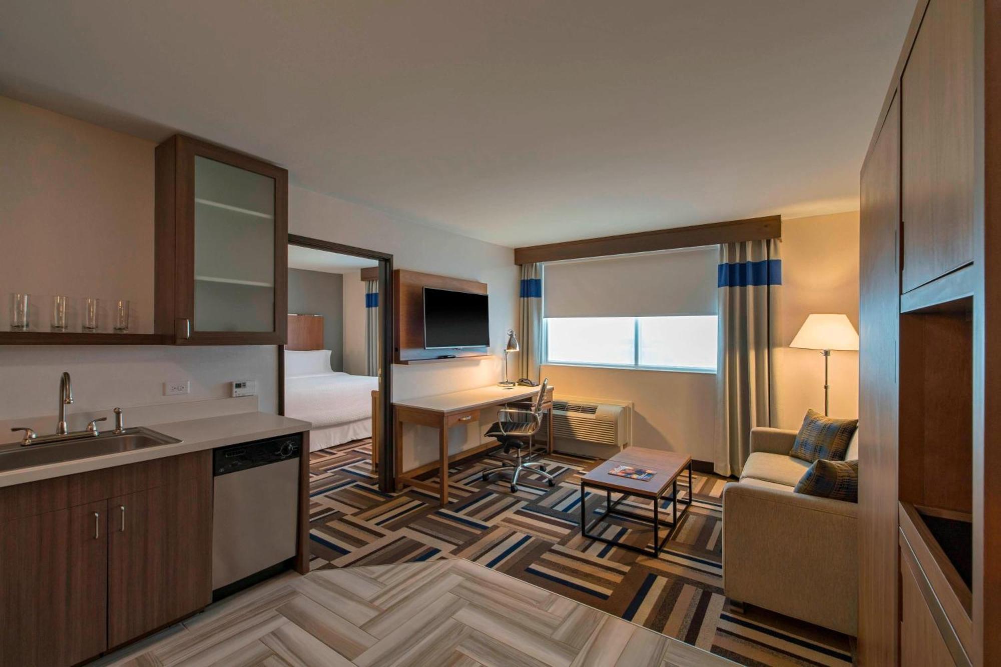 Four Points By Sheraton Мидланд Екстериор снимка